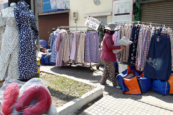 Bỏ tiền triệu mua áo gắn điều hòa hạ nhiệt nắng nóng như thiêu đốt-4