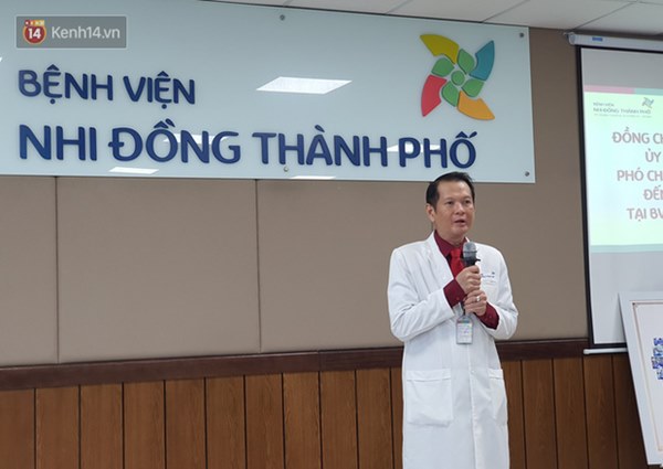 Hơn 2 tỷ đồng giúp đỡ 2 bé song sinh Trúc Nhi - Diệu Nhi, hiện các con vẫn thở máy và nuôi ăn ở tĩnh mạch-1