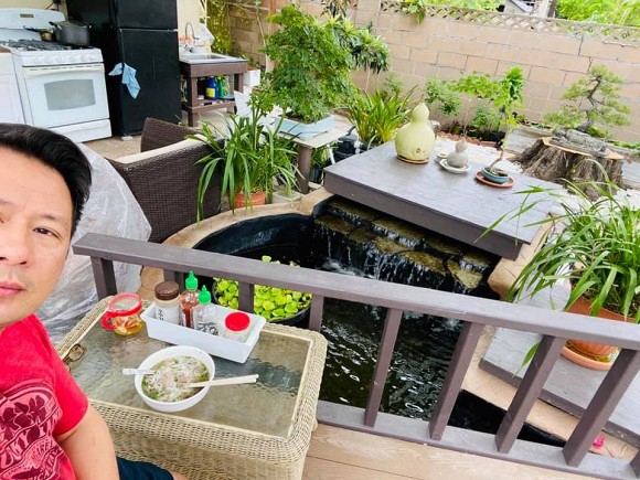 Ca sĩ Bằng Kiều khoe hoa quả thu hoạch trong vườn nhà, nhìn là mê-16