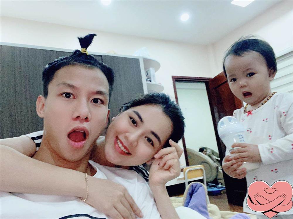 Quế Ngọc Hải mang thói quen ở tuyển VN về nhà, con gái khóc thét trong ngày sinh nhật-1