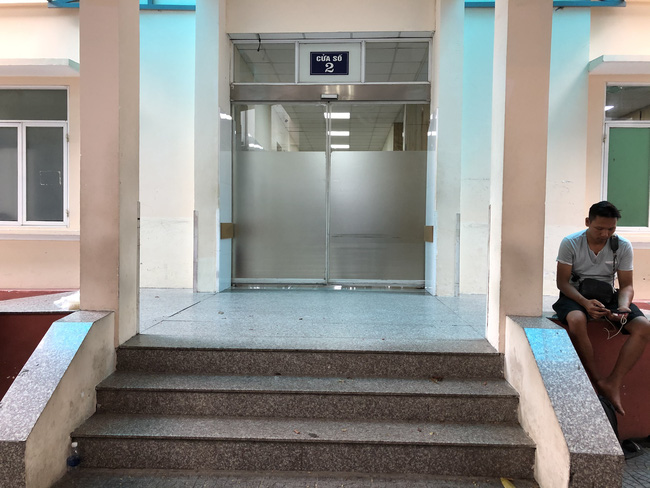 Xót xa cuộc điện thoại của tài xế GrabBike với vợ ngay sau khi bị đâm gục: Vợ ơi anh bị cướp hết rồi, nó đâm anh nhiều nhát lắm-1