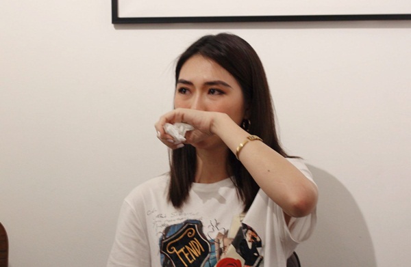 Tường Linh bật khóc nức nở trước tin đồn vu khống liên quan tới đường dây tú ông, chính thức làm đơn tố cáo lên cơ quan công an-2