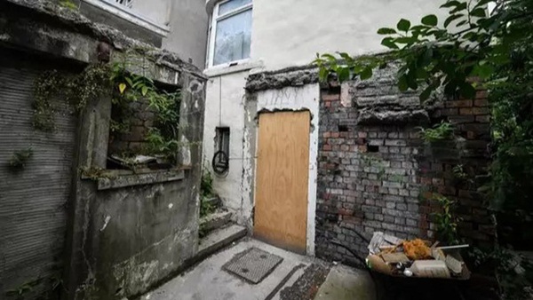 Ngôi nhà kỳ lạ thường xuyên phát ra tiếng thét từ dưới hầm sâu khiến cặp vợ chồng phải bỏ của chạy lấy người-1