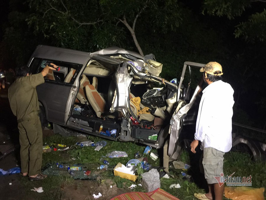 Tai nạn xe khách thảm khốc ở Bình Thuận, 8 người chết-2