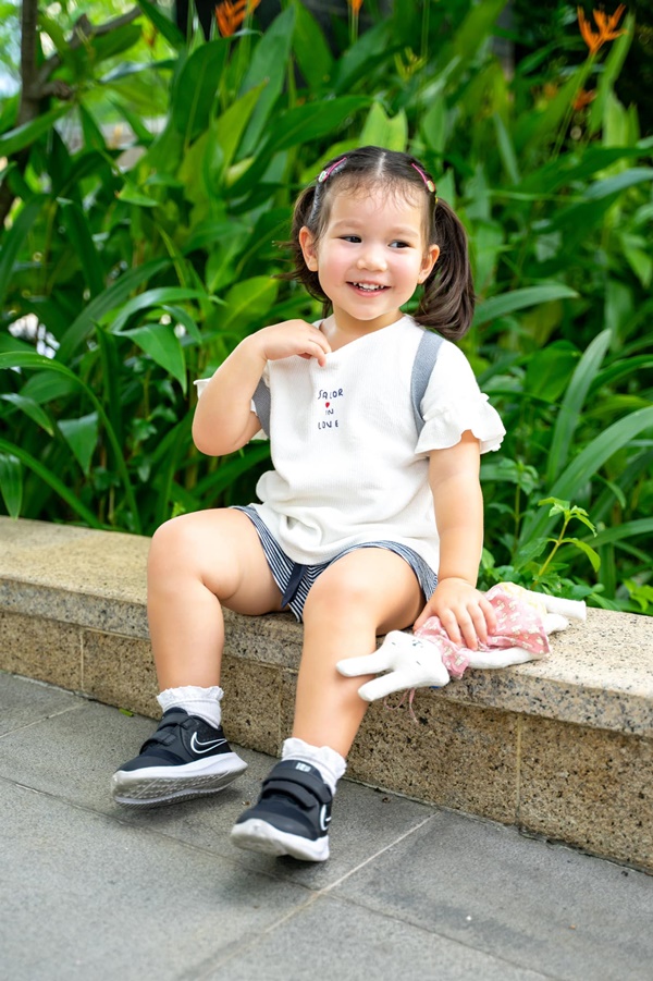 Con gái tròn 2 tuổi, siêu mẫu Hà Anh băn khoăn không biết nên cho con đi học chưa vì lý do siêu đáng yêu-4