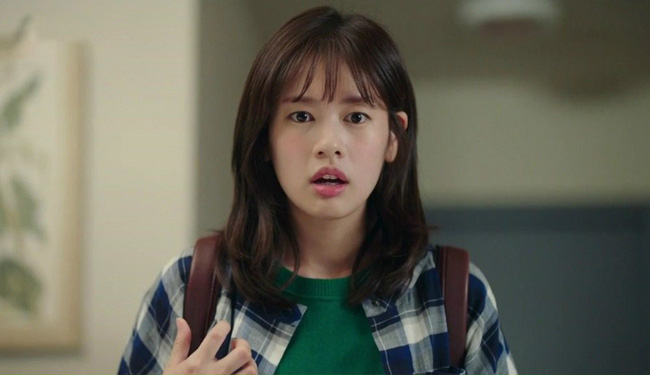 Mẹ chồng bỗng lên cơn đau tim, tôi lật đật đi tìm thuốc, nhưng mở ngăn kéo ra lại bị ám ảnh vì bức ảnh lạ mà quen-1