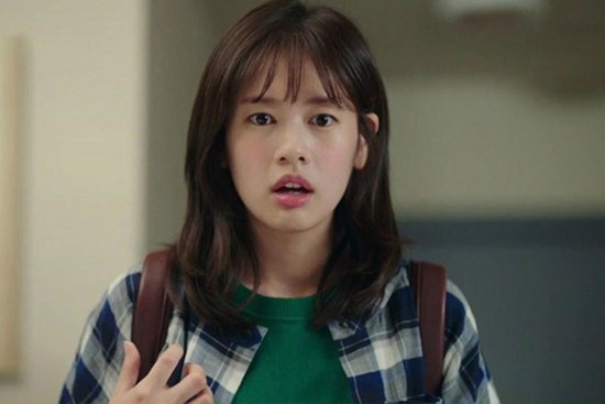 Mẹ chồng bỗng lên cơn đau tim, tôi lật đật đi tìm thuốc, nhưng mở ngăn kéo ra lại bị ám ảnh vì bức ảnh lạ mà quen