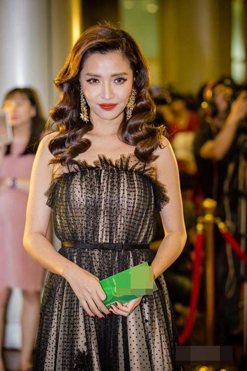 Trang điểm cả tạ phấn, dàn mỹ nhân Việt hóa Hắc Bạch cô nương với màu da lệch lạc-3