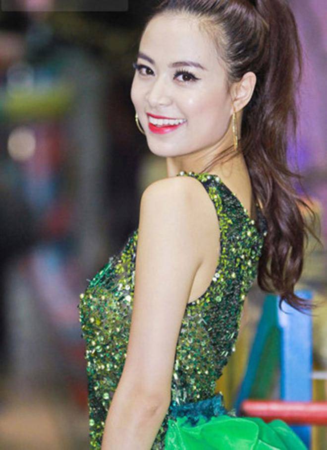 Trang điểm cả tạ phấn, dàn mỹ nhân Việt hóa Hắc Bạch cô nương với màu da lệch lạc-5