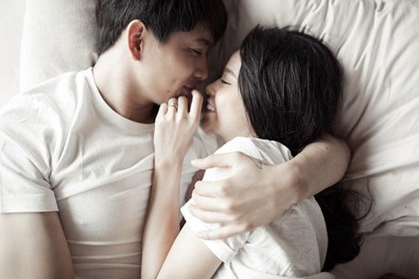 Đêm nào bạn gái cũng đòi trả bài theo cách ghê rợn này khiến tôi sợ như đỉa phải vôi-1