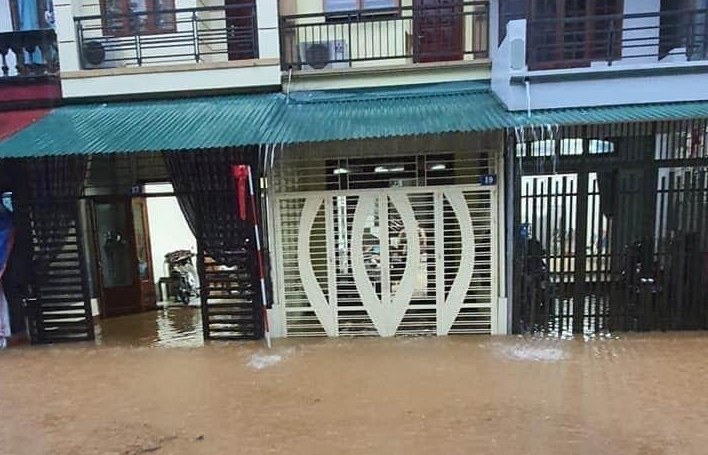 Thành phố Hà Giang chìm trong biển nước, 2 mẹ con bị vùi chết-2