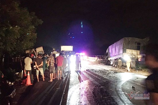 Xe khách giảm từ 80km/h xuống 69km/h trong 1 phút trước khi tai nạn