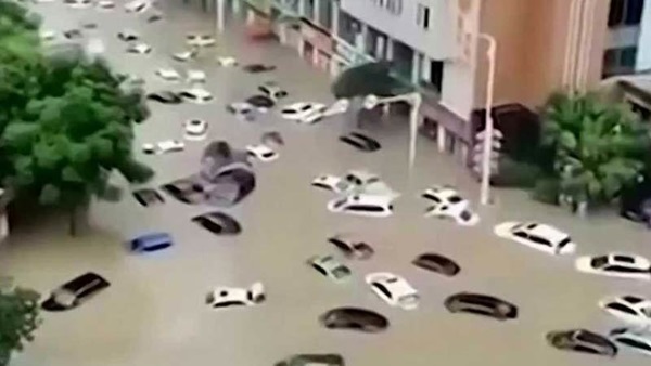 Những con số lột tả sức tàn phá khủng khiếp của mưa lũ ở Trung Quốc-2