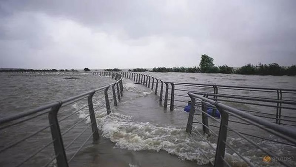 Những con số lột tả sức tàn phá khủng khiếp của mưa lũ ở Trung Quốc-3