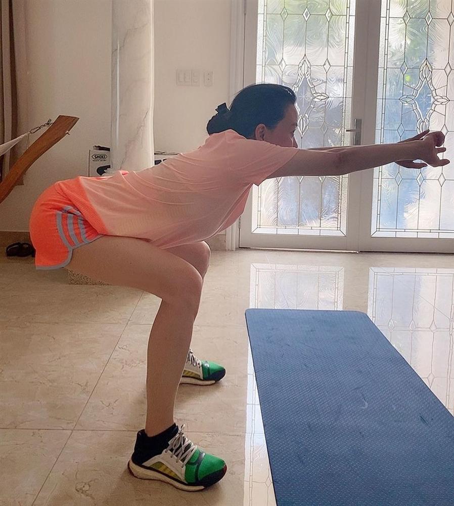 Phượng Chanel chăm tập giảm mỡ đùi nhưng vô tình làm chân thêm gân guốc?-2