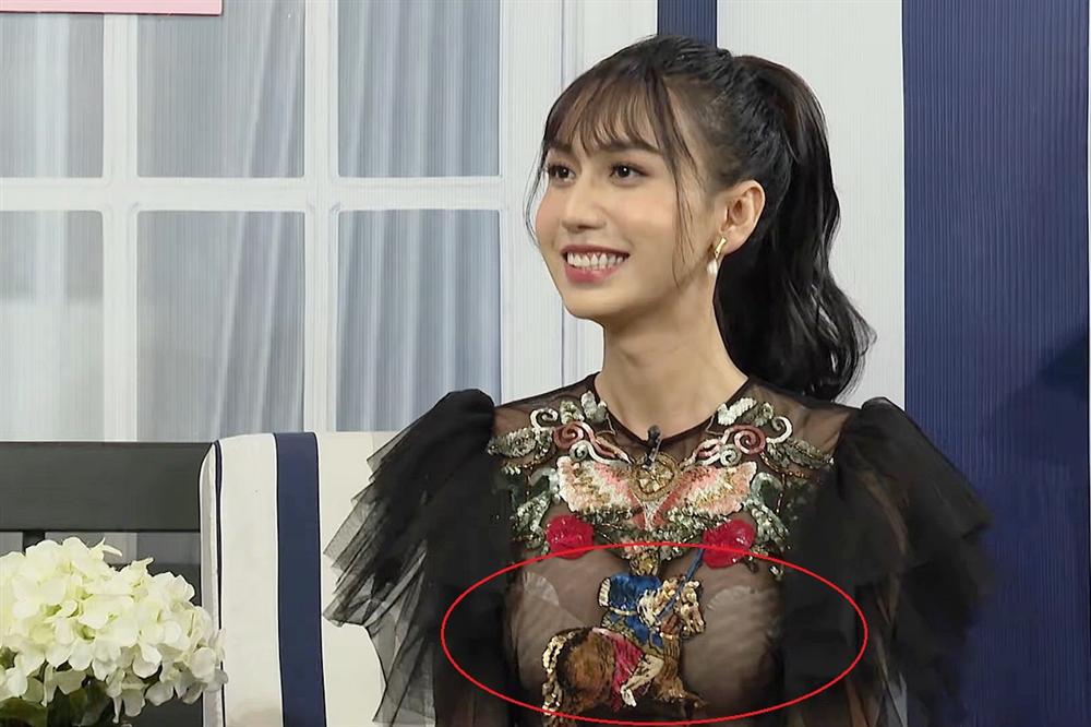 Lặp lại vết xe đổ của Đông Nhi và Hari Won, Lynk Lee bị soi lỗi nội y lộ thiên khi diện đầm xuyên thấu-3