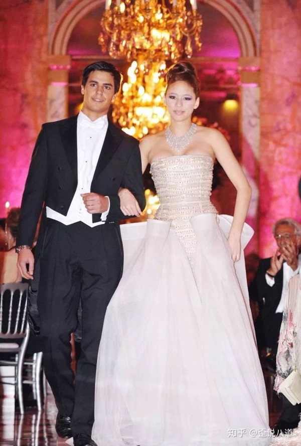 Cháu ngoại kín tiếng của Vua sòng bài Macau: Tài sắc vẹn toàn, tỏa sáng tại dạ hội giới siêu giàu và thờ ơ với tài sản gia tộc-2