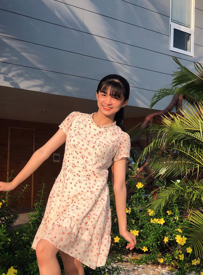 Gái xinh cực phẩm chia tay cả lớp bằng những nụ hôn ngọt ngào, nhiều nam sinh tưởng bở rồi thất vọng thấy rõ-3