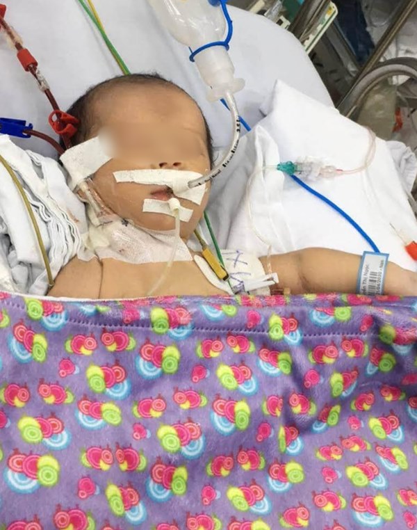 TP.HCM: Bé trai bị căn bệnh hiếm gặp, ăn thịt cá cũng trở thành chất độc, dễ tử vong bất cứ lúc nào-2