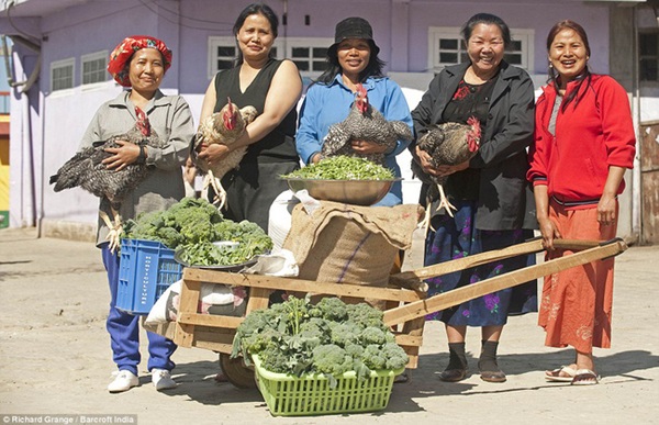 Cuộc sống bên trong căn nhà 100 phòng của cụ ông lấy 39 vợ: Đại gia đình ăn 30 con gà, 60kg khoai tây và 1 tạ gạo một buổi tối-5