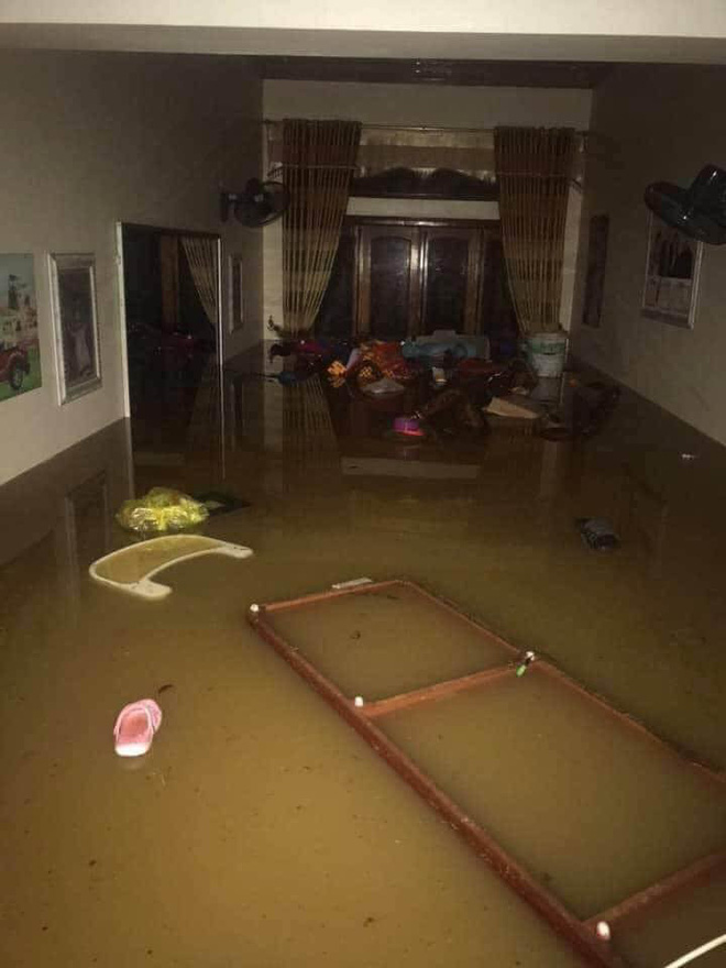 Mưa lớn, nước chảy cuồn cuộn, ngập sâu tới cả mét ở Hà Giang, clip và ảnh liên tục được chia sẻ-3