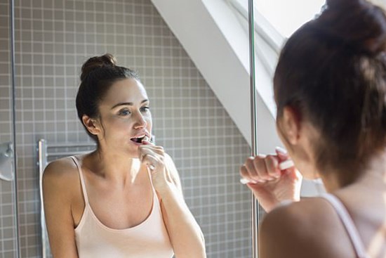 Đây là việc bác sĩ khuyến cáo mọi người nên làm ít nhất 2 lần mỗi ngày, nếu cố tình không làm sẽ tăng nguy cơ mắc 2 bệnh ung thư 