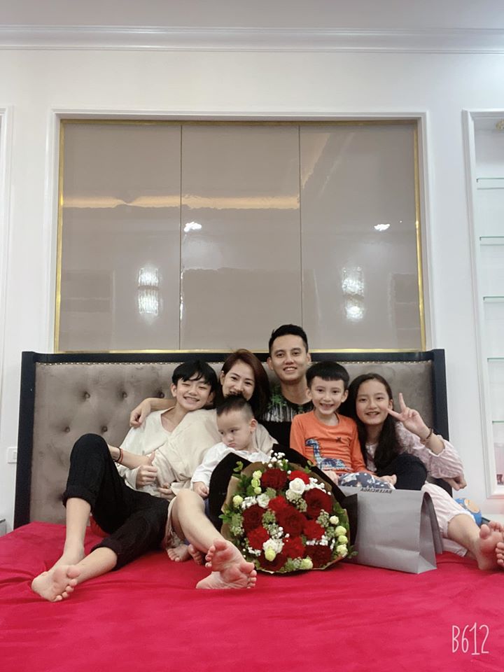 Từng gây sốt với bức ảnh đi đẻ vẫn đẹp lung linh, mẹ Hà thành lại khoe ảnh mang bầu lần 5 đẹp xuất sắc-5