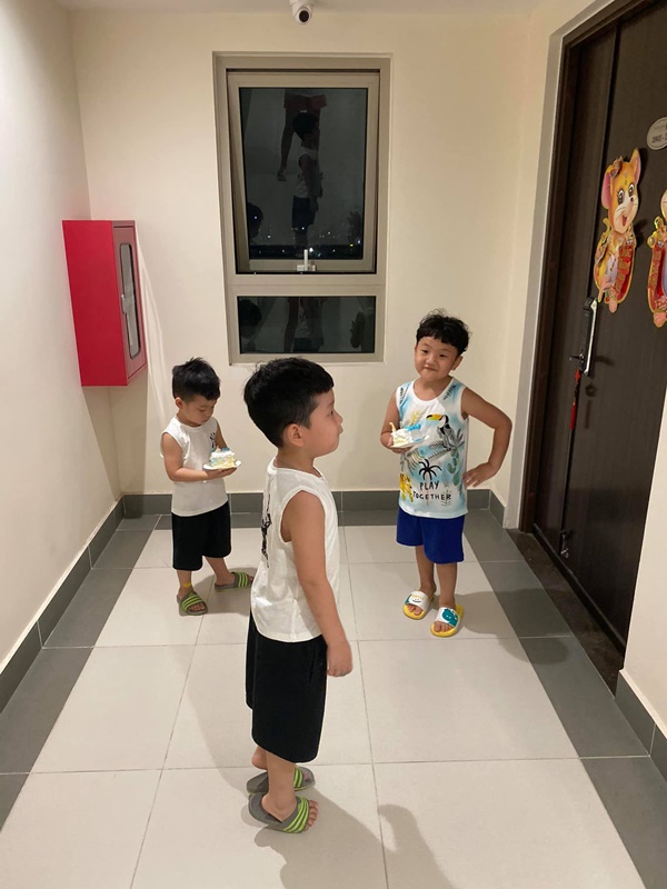 Con trai My sói Thu Quỳnh càng lớn càng giống Chí Nhân nhưng so độ ga-lăng thì ông bố phải hít khói-7