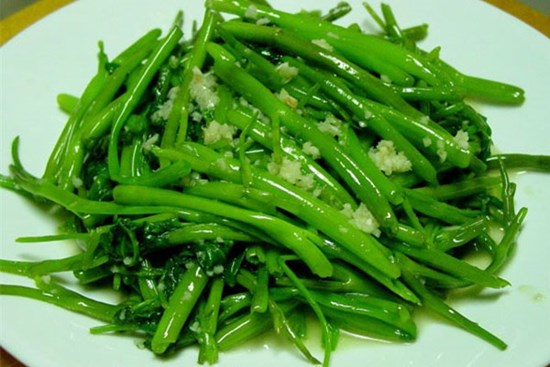 Mẹo xào rau ngon xanh mướt giòn sần sật, chuẩn vị khách sạn 5 sao