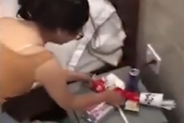 Nhân viên vứt ly nhựa xuống biển, chủ quán cà phê Jeju bị phạt-2