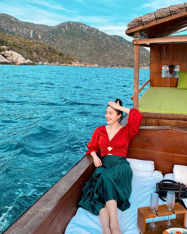 Các mỹ nhân Việt có loạt cách diện chân váy siêu xinh, bạn áp dụng thì sẽ đẹp mọi lúc mọi nơi-7