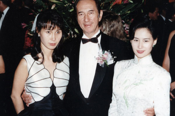 Con dâu đặc biệt nhất của Vua sòng bài Macau: Xuất thân cao quý, đánh bật những con dâu khác trong gia tộc bởi các mối quan hệ ít ai ngờ-5