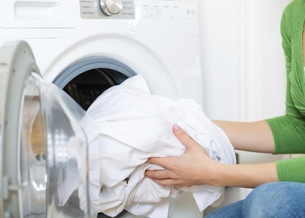 Đồ bẩn không được ném trực tiếp vào máy giặt, ai đọc xong cũng tá hỏa bảo sao quần áo không sạch mà còn nhanh hỏng-3