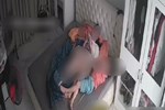 Cục trẻ em vào cuộc, xác minh clip phụ nữ bán khỏa thân để bé trai, bé gái đụng chạm nơi nhạy cảm”-3