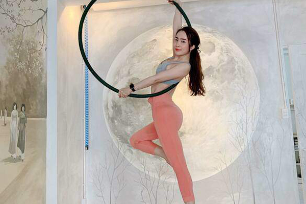 Quỳnh Nga ghen ra mặt khi có cô gái lạ nói chuyện nhạy cảm với Việt Anh-6