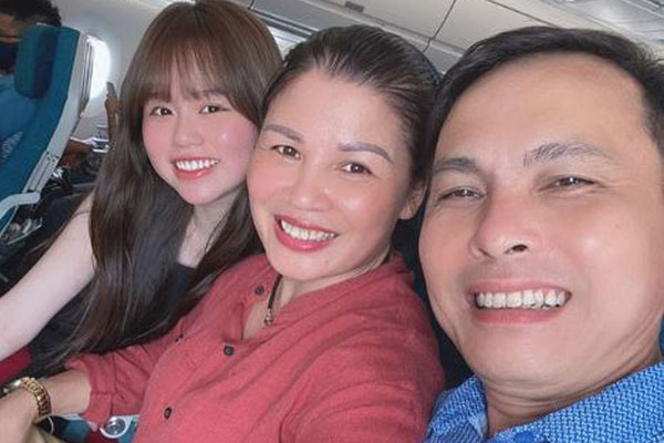 CLIP: Rút nhiều tiền nhưng lầy lội nhặt từng tờ, người đàn ông đơ mặt vì cái kết bất ngờ-1