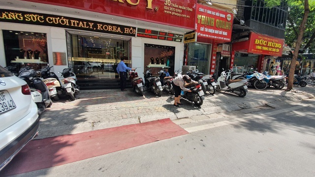 Xách bao tiền đi mua vàng, cửa hàng xin nợ vàng vì bị khách vét sạch-3