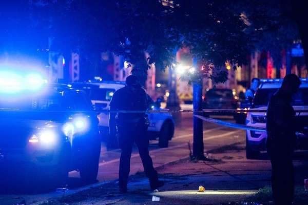 Xả súng nhằm vào lễ tang ở Chicago (Mỹ), 14 người bị thương-1