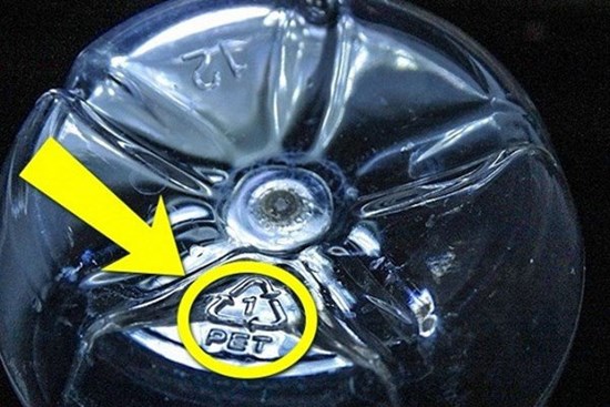 Tuyệt đối không sử dụng lại chai nhựa nếu chúng có 3 dấu hiệu sau