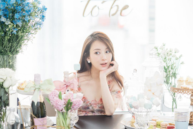 Vợ người mẫu nóng bỏng, kém 22 tuổi được Thiên vương Hong Kong chiều như bà hoàng là ai?-6