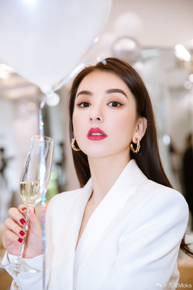 Vợ người mẫu nóng bỏng, kém 22 tuổi được Thiên vương Hong Kong chiều như bà hoàng là ai?-9