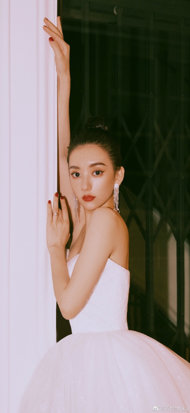 Vợ người mẫu nóng bỏng, kém 22 tuổi được Thiên vương Hong Kong chiều như bà hoàng là ai?-10