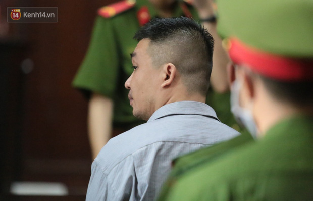 Sau 5 ngày tạm hoãn, Ngọc Miu tươi cười cùng người tình Văn Kính Dương đến phiên tòa sơ thẩm-5