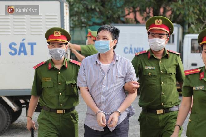 Sau 5 ngày tạm hoãn, Ngọc Miu tươi cười cùng người tình Văn Kính Dương đến phiên tòa sơ thẩm-13