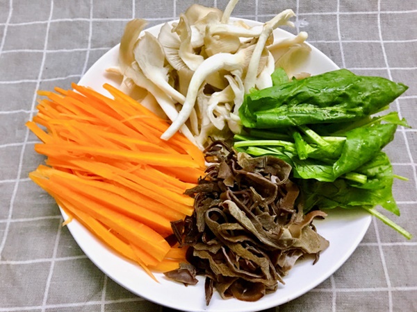 Hội chị em trong công ty tôi nô nức rủ nhau làm miến trộn ăn trưa giảm cân sau khi học được công thức cực ngon này-2