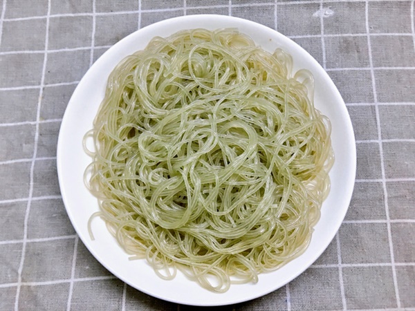 Hội chị em trong công ty tôi nô nức rủ nhau làm miến trộn ăn trưa giảm cân sau khi học được công thức cực ngon này-3