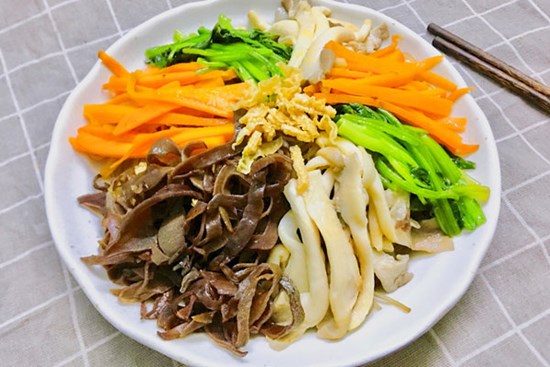 Hội chị em trong công ty tôi nô nức rủ nhau làm miến trộn ăn trưa giảm cân sau khi học được công thức cực ngon này