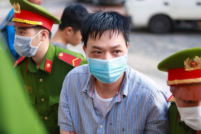 Hot girl Ngọc Miu nước mắt lưng tròng ngồi trong xe bít bùng sau khi bị đề nghị 16 năm tù-22