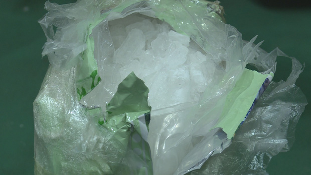 NÓNG: CSGT nổ súng bắt 2 thanh niên vận chuyển 200 kg ma túy đá từ biên giới về TP.HCM-4