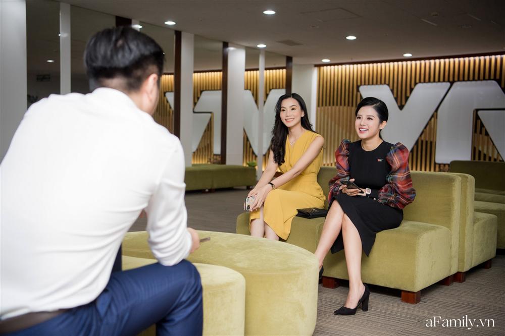 Bí mật lần đầu được bật mí đằng sau hậu trường của một BTV đài VTV24: 1 ngày thay gần chục bộ đồ, đóng máy lúc 6h sáng-3